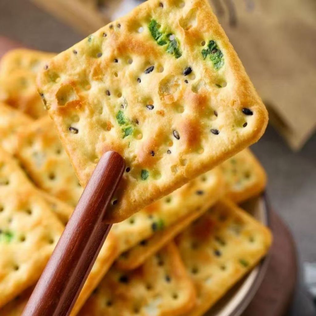240g 香港宏亚 螺旋藻香葱奇亚籽苏打饼干 Spirulina Spring Onion Chia Seed Soda Biscuit/荞麦胡椒奇亚籽苏打饼干Buckwheat Pepper Chia Seed Soda Biscuit