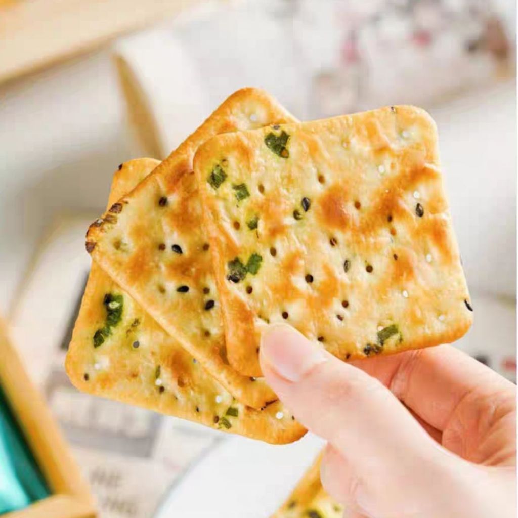 240g 香港宏亚 螺旋藻香葱奇亚籽苏打饼干 Spirulina Spring Onion Chia Seed Soda Biscuit/荞麦胡椒奇亚籽苏打饼干Buckwheat Pepper Chia Seed Soda Biscuit